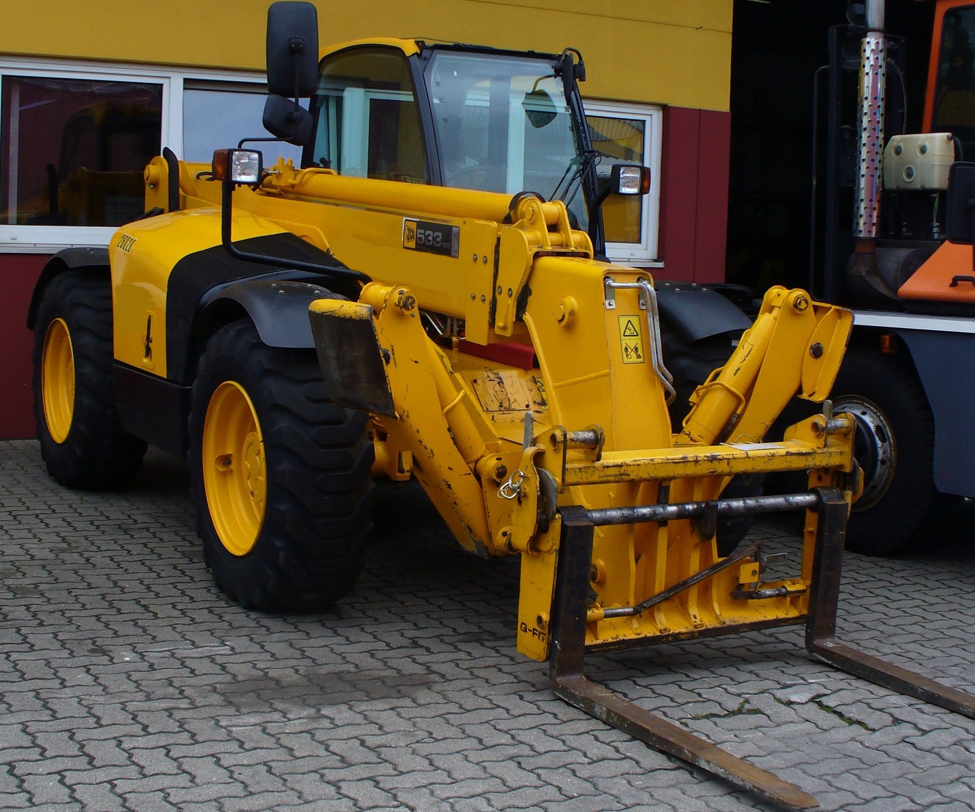 Teleskoplader Teleskopstapler telescopic loader carretilla telescopica cargador telescopico JCB533-105.jpg